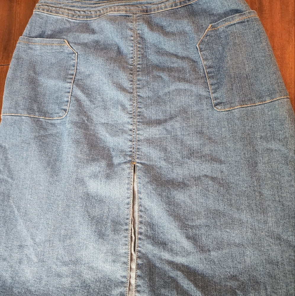 Universal Thread blue denim jeans skirt front center slit pockets back zipper